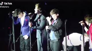 Harry Styles (One Direction) angelic highnote in Last First Kiss (play with headphones)