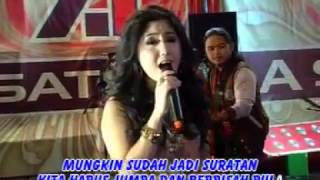 Ine Sinthya - Di Simpang Jalan ( Official Music Video )