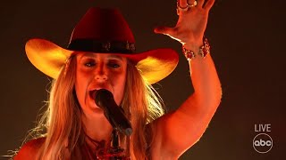 Lainey Wilson Performs 'Wildflowers And Wild Horses' - The CMA Awards